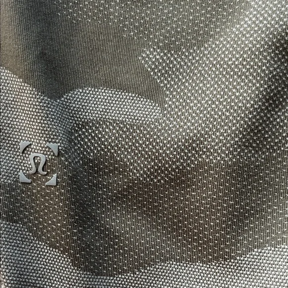 ❌NOT FOR SALE ❌Lululemon Green Camouflage Linerless Shorts - Picture 3 of 6